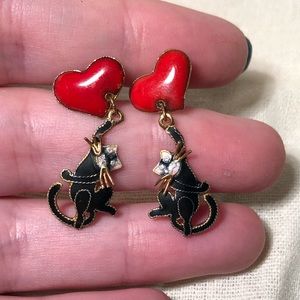 Dangling cat heart earrings